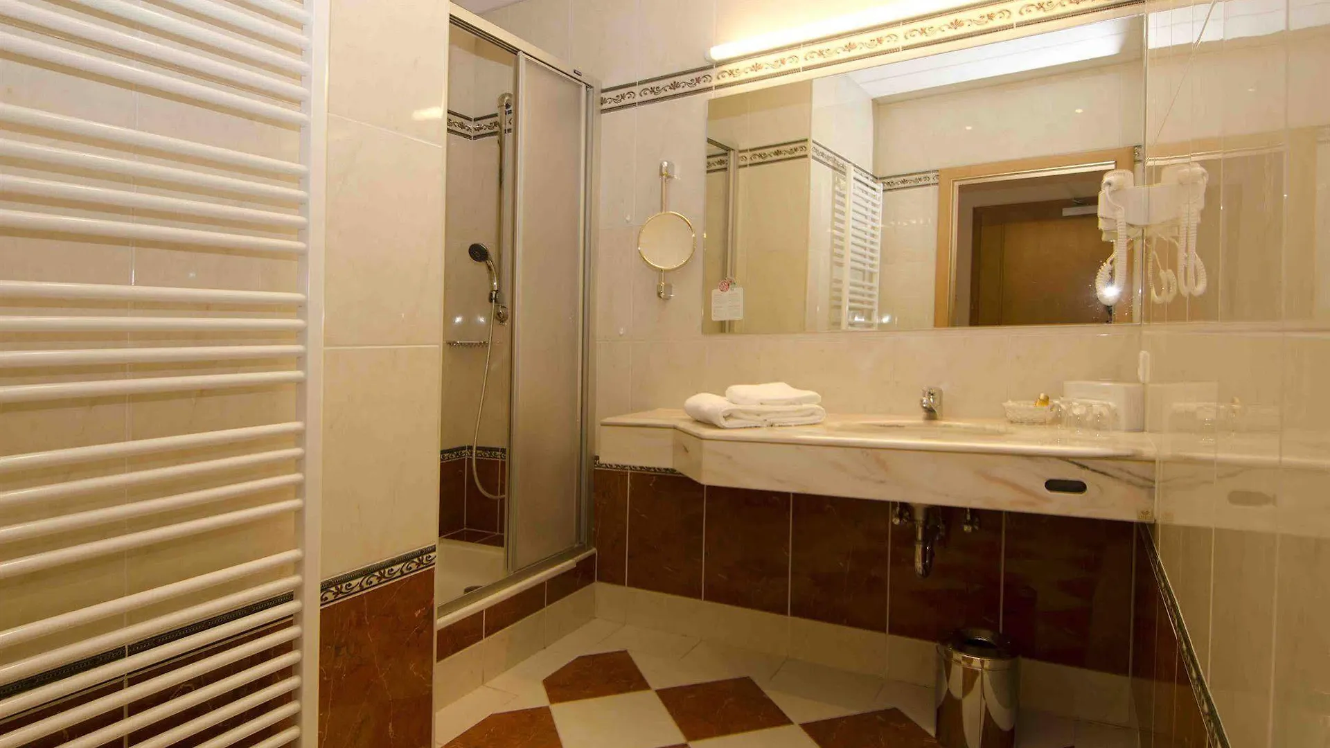 ***  Hotel Cryston Vienna Austria
